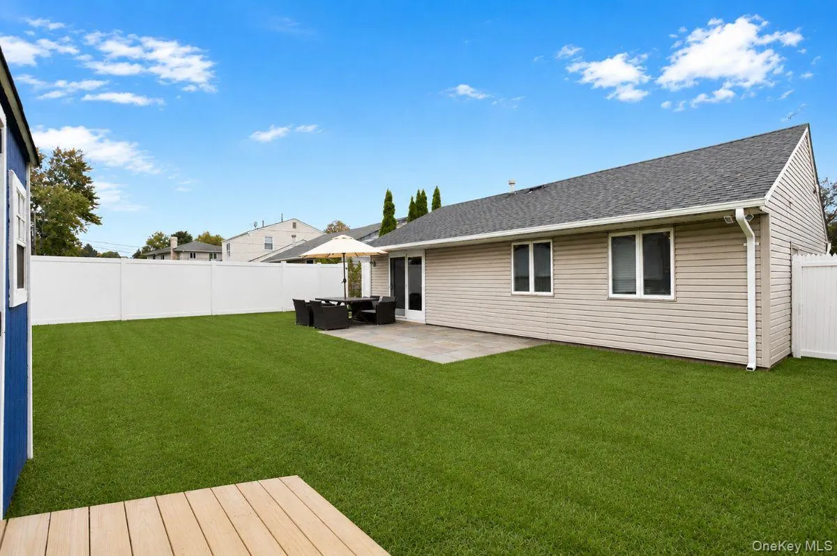 40 Southridge Drive, Glen Cove, NY, 3 Bedrooms Bedrooms, 6 Rooms Rooms,1 BathroomBathrooms,Residential,For Rent,Southridge,0,1010179 40 Southridge Drive, Glen Cove, NY, 3 Bedrooms Bedrooms, 6 Rooms Rooms,1 BathroomBathrooms,Residential,For Rent,Southridge,0,1010179