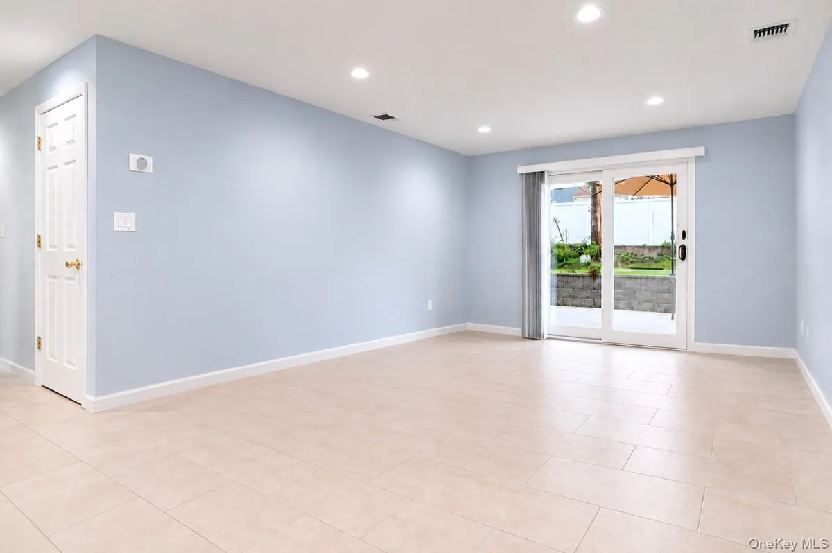 40 Southridge Drive, Glen Cove, NY, 3 Bedrooms Bedrooms, 6 Rooms Rooms,1 BathroomBathrooms,Residential,For Rent,Southridge,0,1010179 40 Southridge Drive, Glen Cove, NY, 3 Bedrooms Bedrooms, 6 Rooms Rooms,1 BathroomBathrooms,Residential,For Rent,Southridge,0,1010179