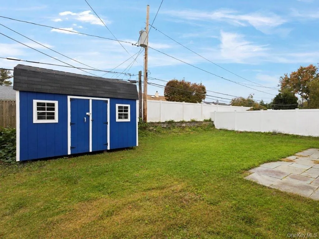 40 Southridge Drive, Glen Cove, NY, 3 Bedrooms Bedrooms, 6 Rooms Rooms,1 BathroomBathrooms,Residential,For Rent,Southridge,0,1010179 40 Southridge Drive, Glen Cove, NY, 3 Bedrooms Bedrooms, 6 Rooms Rooms,1 BathroomBathrooms,Residential,For Rent,Southridge,0,1010179