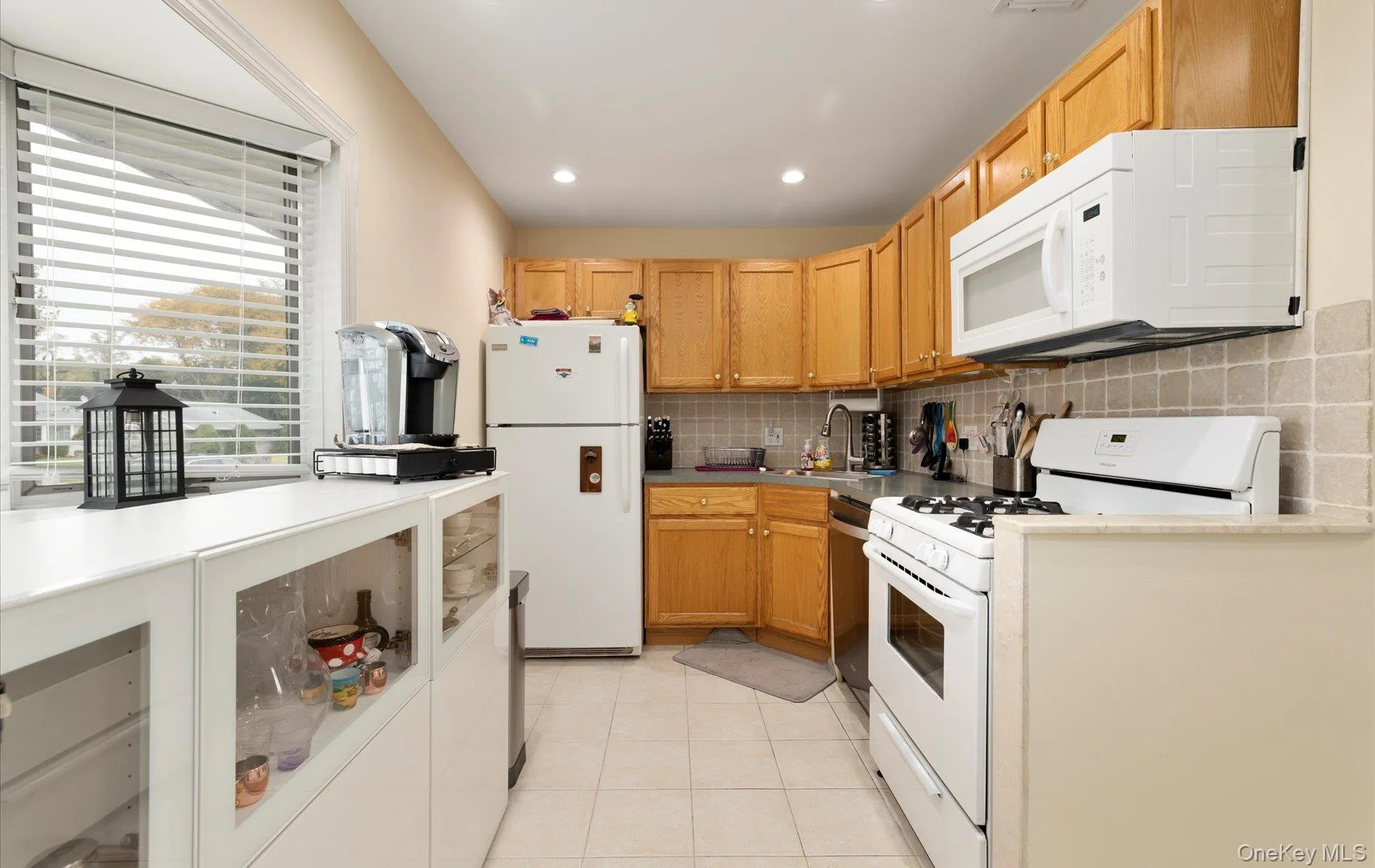 40 Southridge Drive, Glen Cove, NY, 3 Bedrooms Bedrooms, 6 Rooms Rooms,1 BathroomBathrooms,Residential,For Rent,Southridge,0,1010179 40 Southridge Drive, Glen Cove, NY, 3 Bedrooms Bedrooms, 6 Rooms Rooms,1 BathroomBathrooms,Residential,For Rent,Southridge,0,1010179