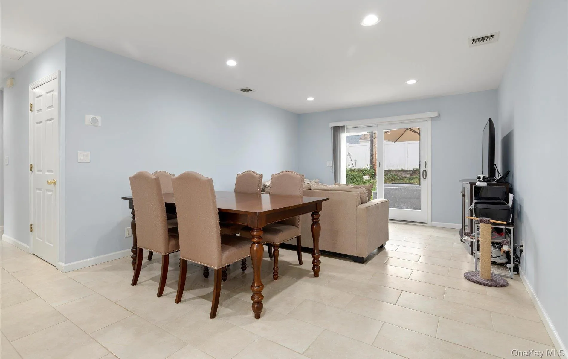 40 Southridge Drive, Glen Cove, NY, 3 Bedrooms Bedrooms, 6 Rooms Rooms,1 BathroomBathrooms,Residential,For Rent,Southridge,0,1010179 40 Southridge Drive, Glen Cove, NY, 3 Bedrooms Bedrooms, 6 Rooms Rooms,1 BathroomBathrooms,Residential,For Rent,Southridge,0,1010179