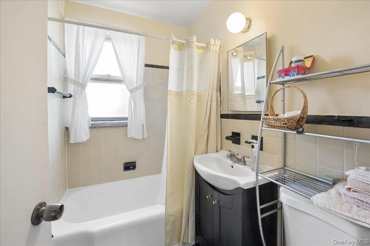 7 Wainwright Avenue, Yonkers, NY, 1 Bedroom Bedrooms, 3 Rooms Rooms,1 BathroomBathrooms,Residential,For Rent,Wainwright,0,1010181 7 Wainwright Avenue, Yonkers, NY, 1 Bedroom Bedrooms, 3 Rooms Rooms,1 BathroomBathrooms,Residential,For Rent,Wainwright,0,1010181