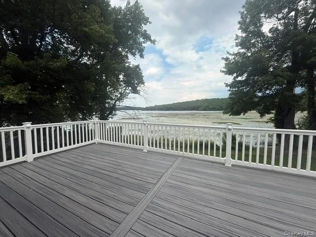 Spacious deck with beautiful views! Spacious deck with beautiful views!