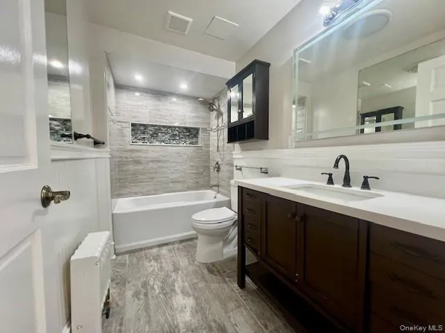 Beautifully Appointed Full Bath Beautifully Appointed Full Bath