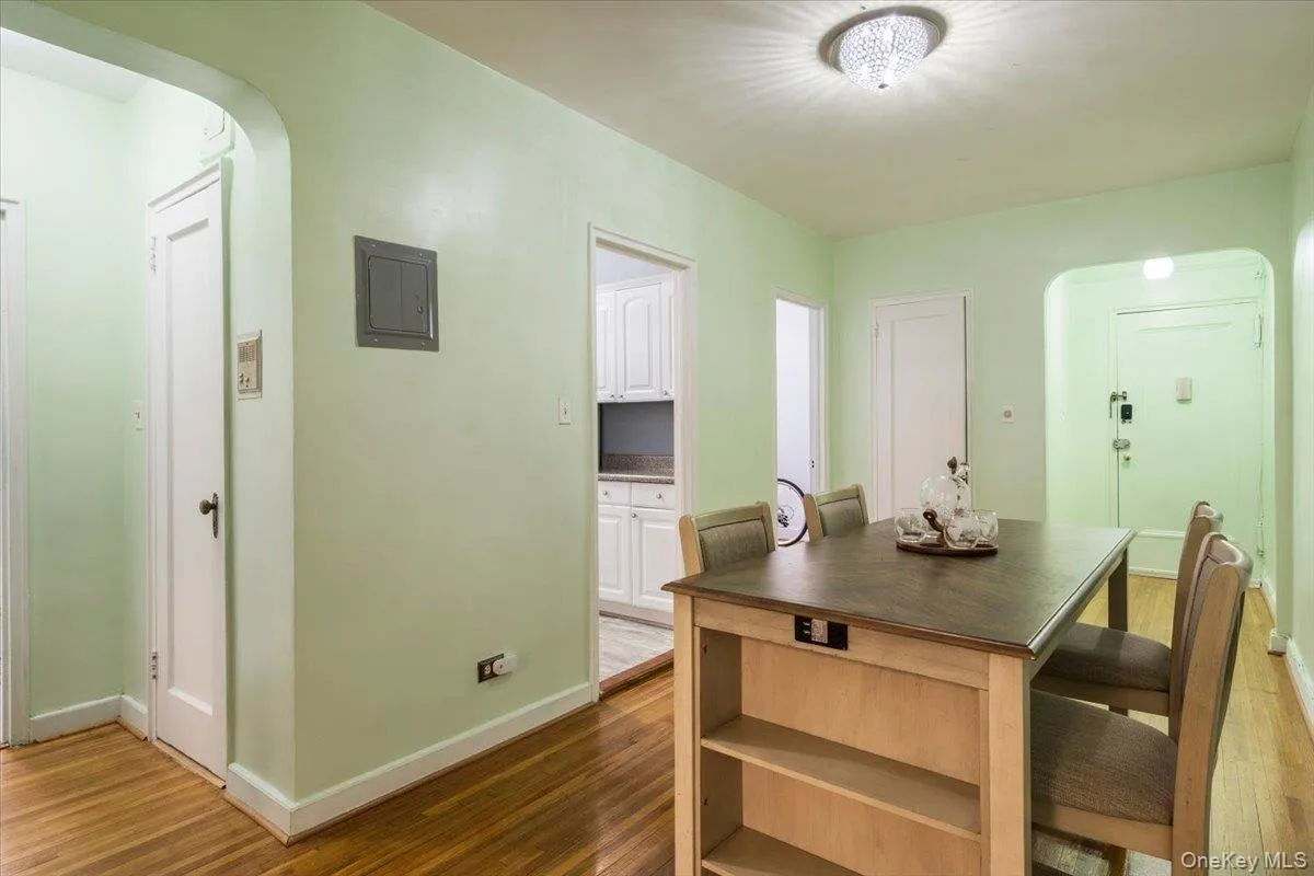 99-45 67th Road, New York, NY, 2 Bedrooms Bedrooms, 5 Rooms Rooms,1 BathroomBathrooms,Residential,For Rent,67th,0,1010194 99-45 67th Road, New York, NY, 2 Bedrooms Bedrooms, 5 Rooms Rooms,1 BathroomBathrooms,Residential,For Rent,67th,0,1010194