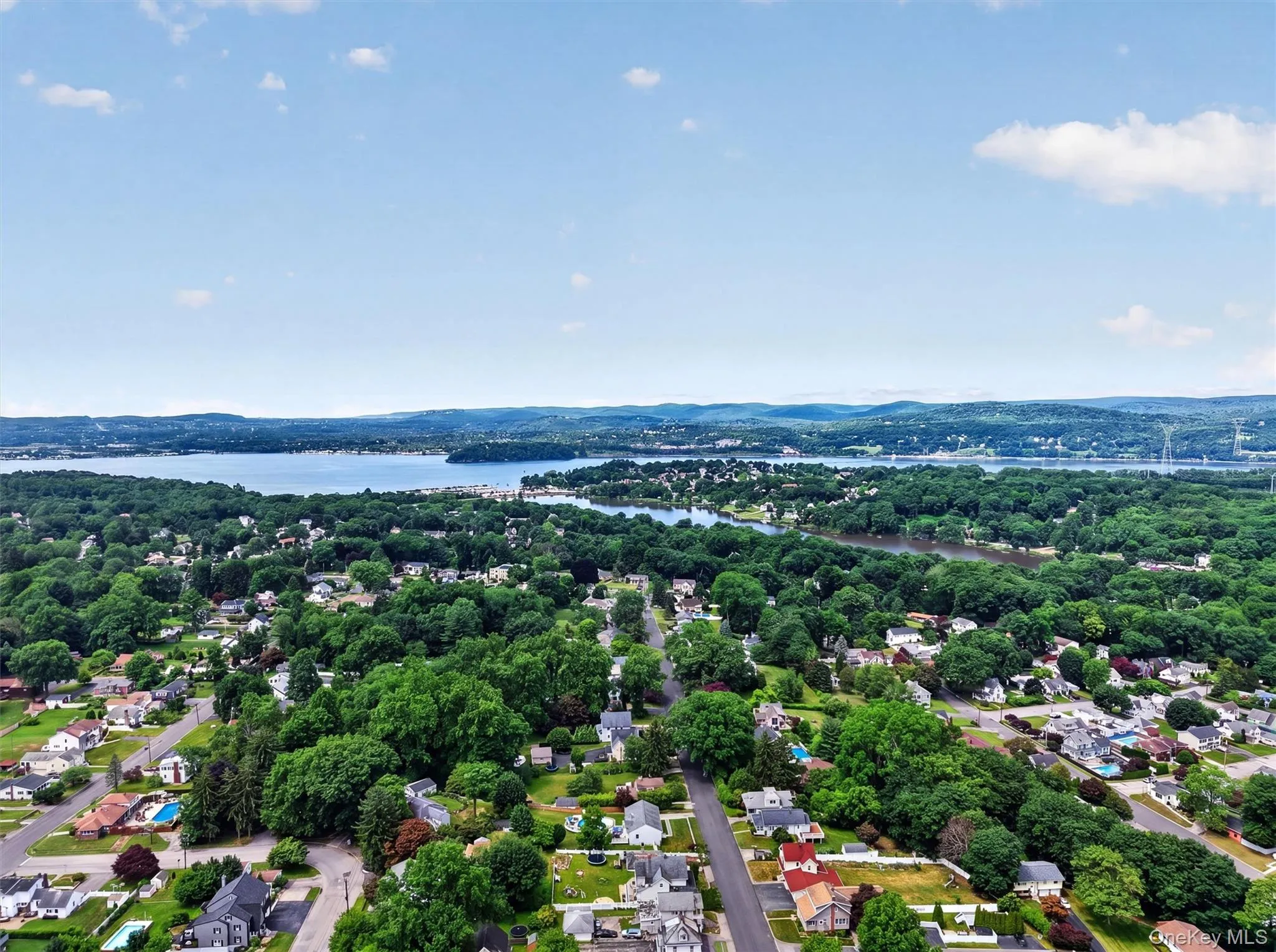 Close to the Hudson River. Enjoy activities along the Hudson! Close to the Hudson River. Enjoy activities along the Hudson!