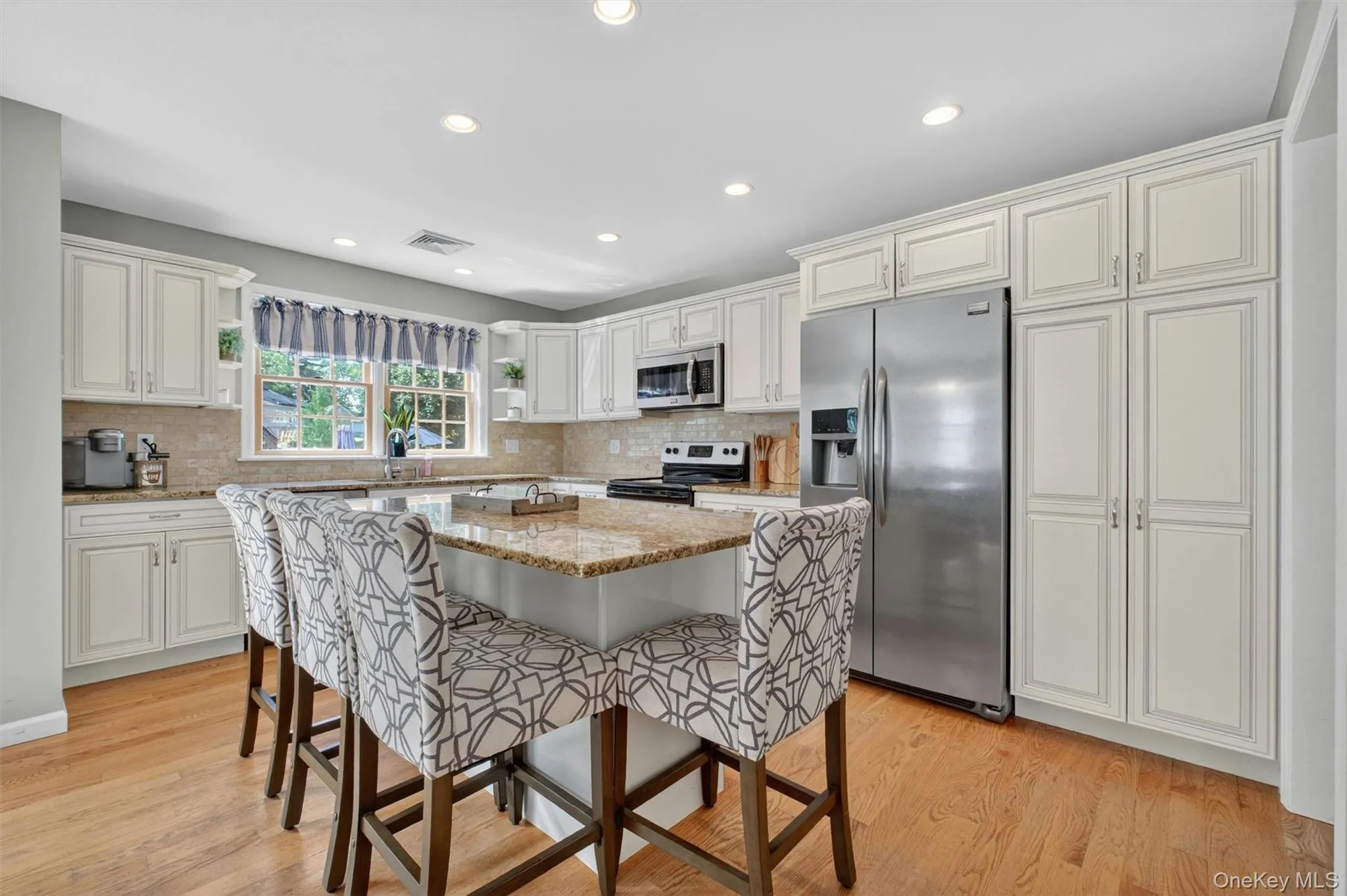 Tile backsplash and stainless steel appliances in the kitchen. Tile backsplash and stainless steel appliances in the kitchen.