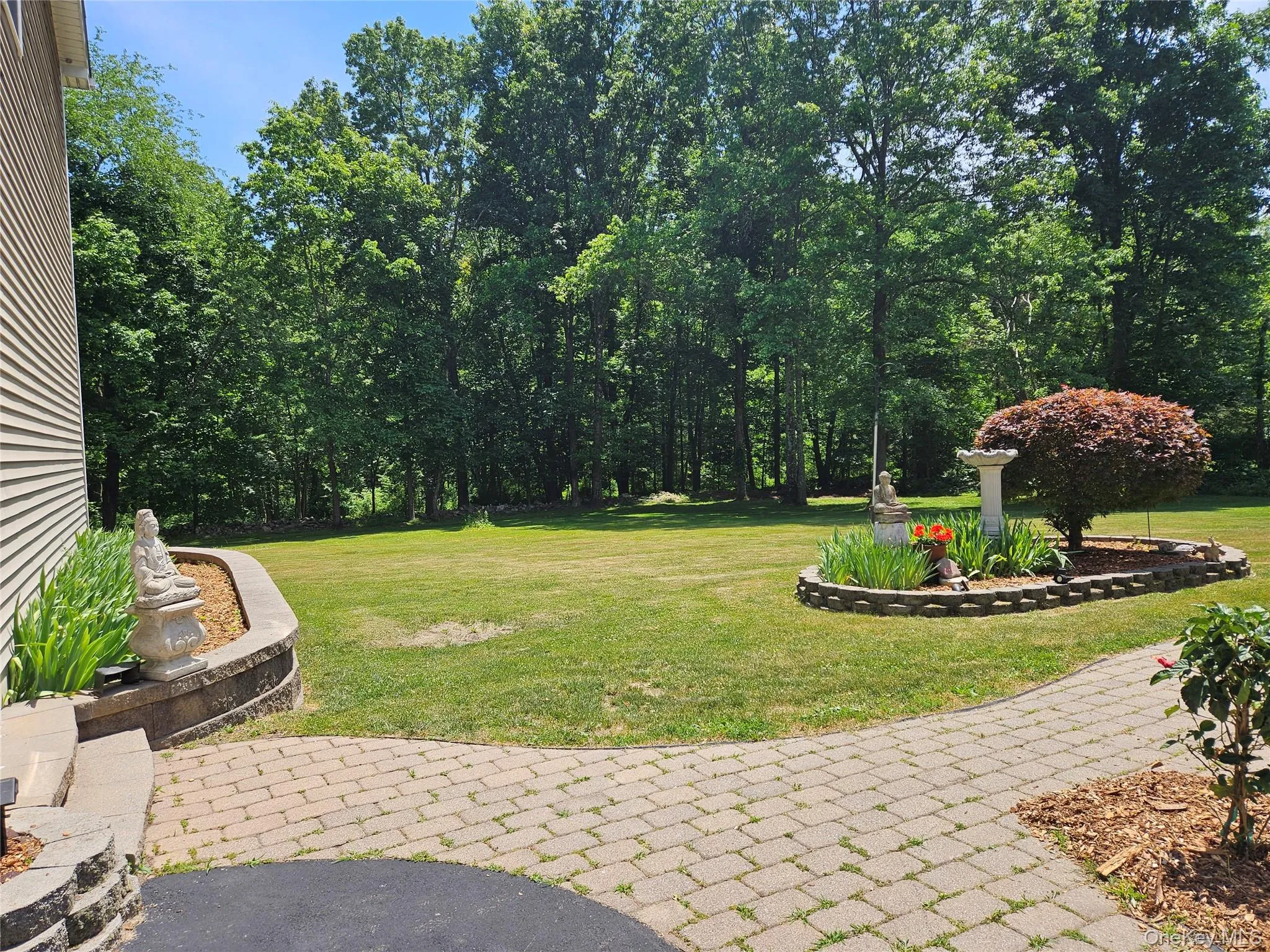 Lovingly landscaped with Flowers Lovingly landscaped with Flowers