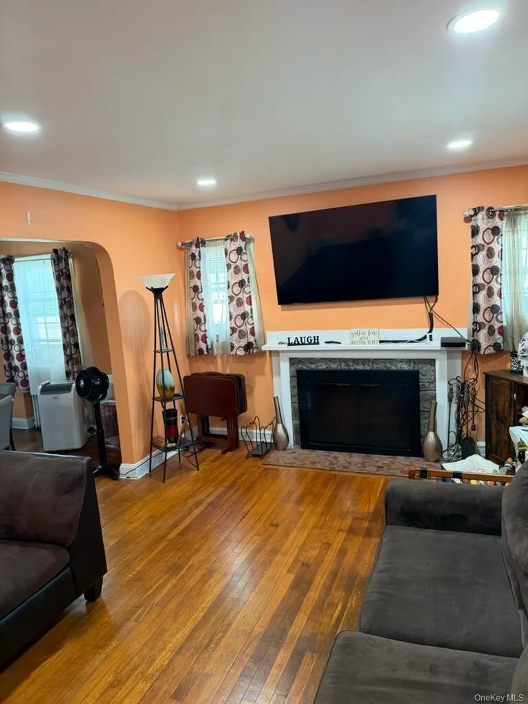 1020 Garden Place, Hempstead, NY, 4 Bedrooms Bedrooms, 6 Rooms Rooms,1 BathroomBathrooms,Residential,For Rent,Garden,0,1010200 1020 Garden Place, Hempstead, NY, 4 Bedrooms Bedrooms, 6 Rooms Rooms,1 BathroomBathrooms,Residential,For Rent,Garden,0,1010200
