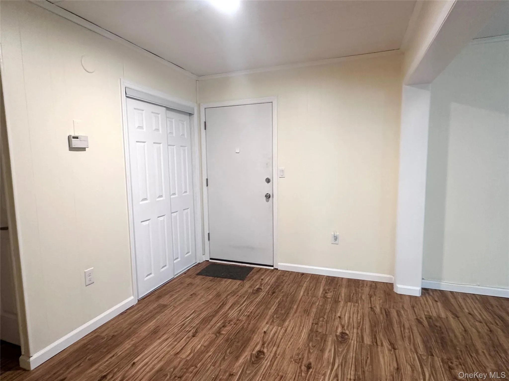Entry foyer with double closet! Entry foyer with double closet!