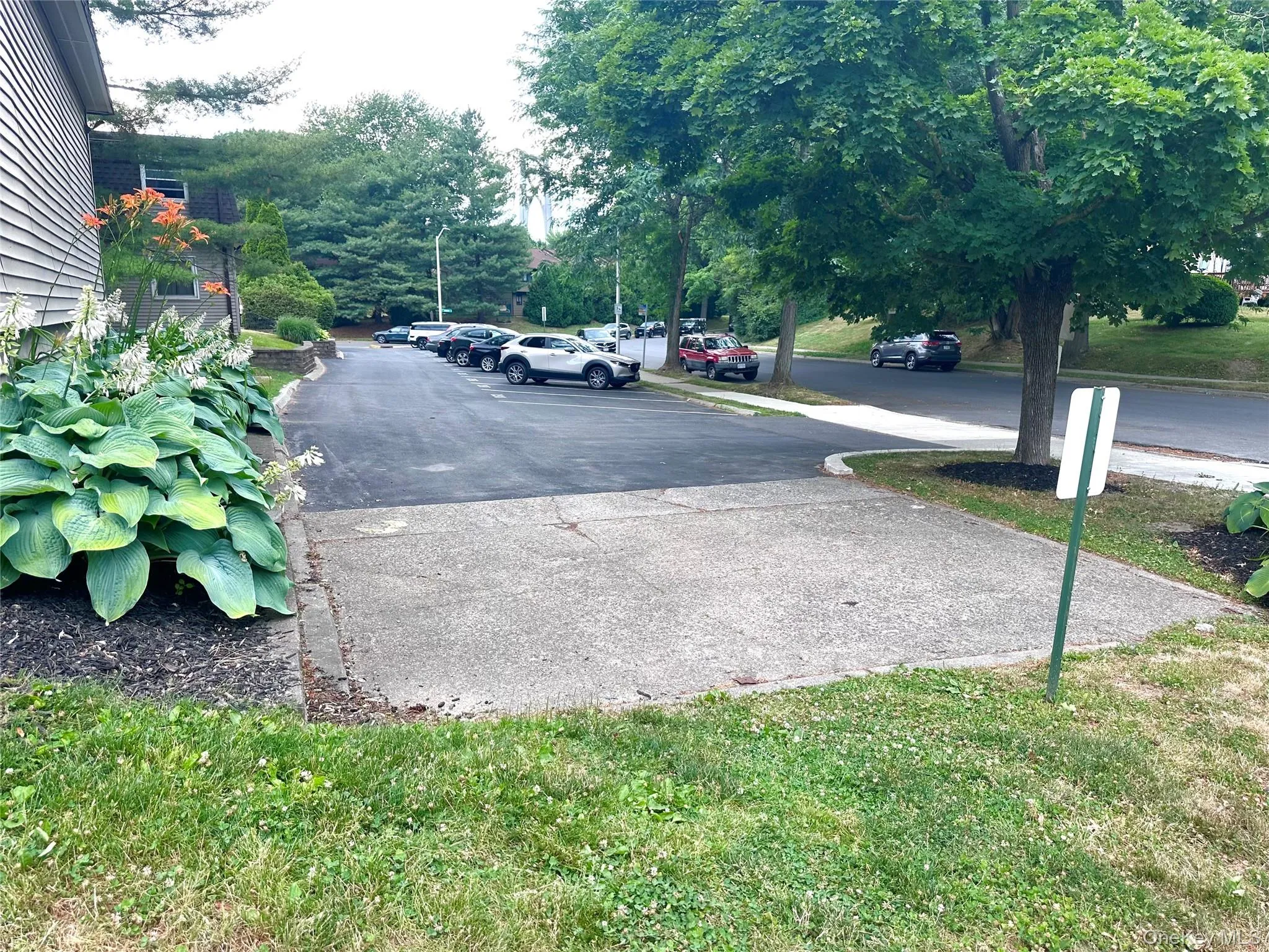 Your assigned parking is close to your entry! Your assigned parking is close to your entry!