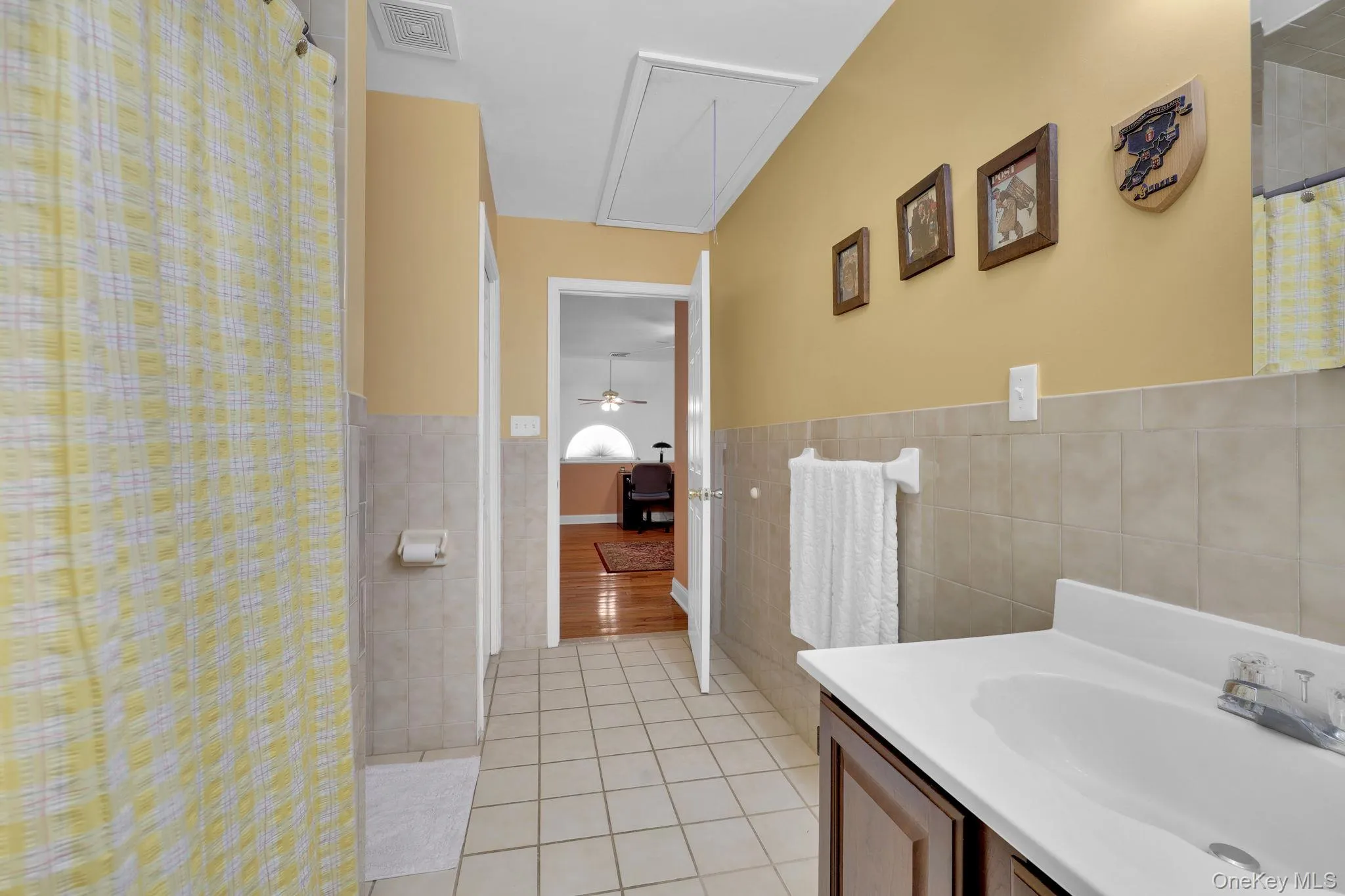 Second floor full bathroom Second floor full bathroom