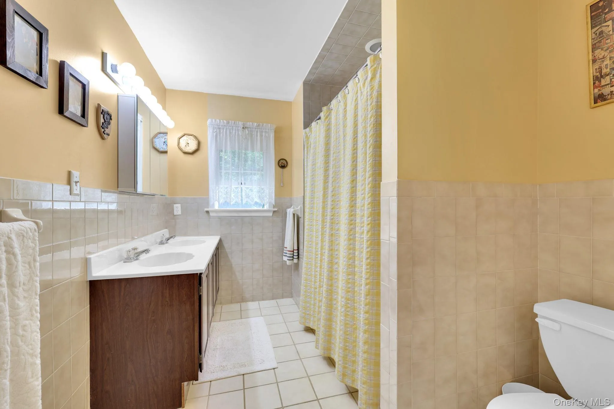 Second floor full bathroom Second floor full bathroom