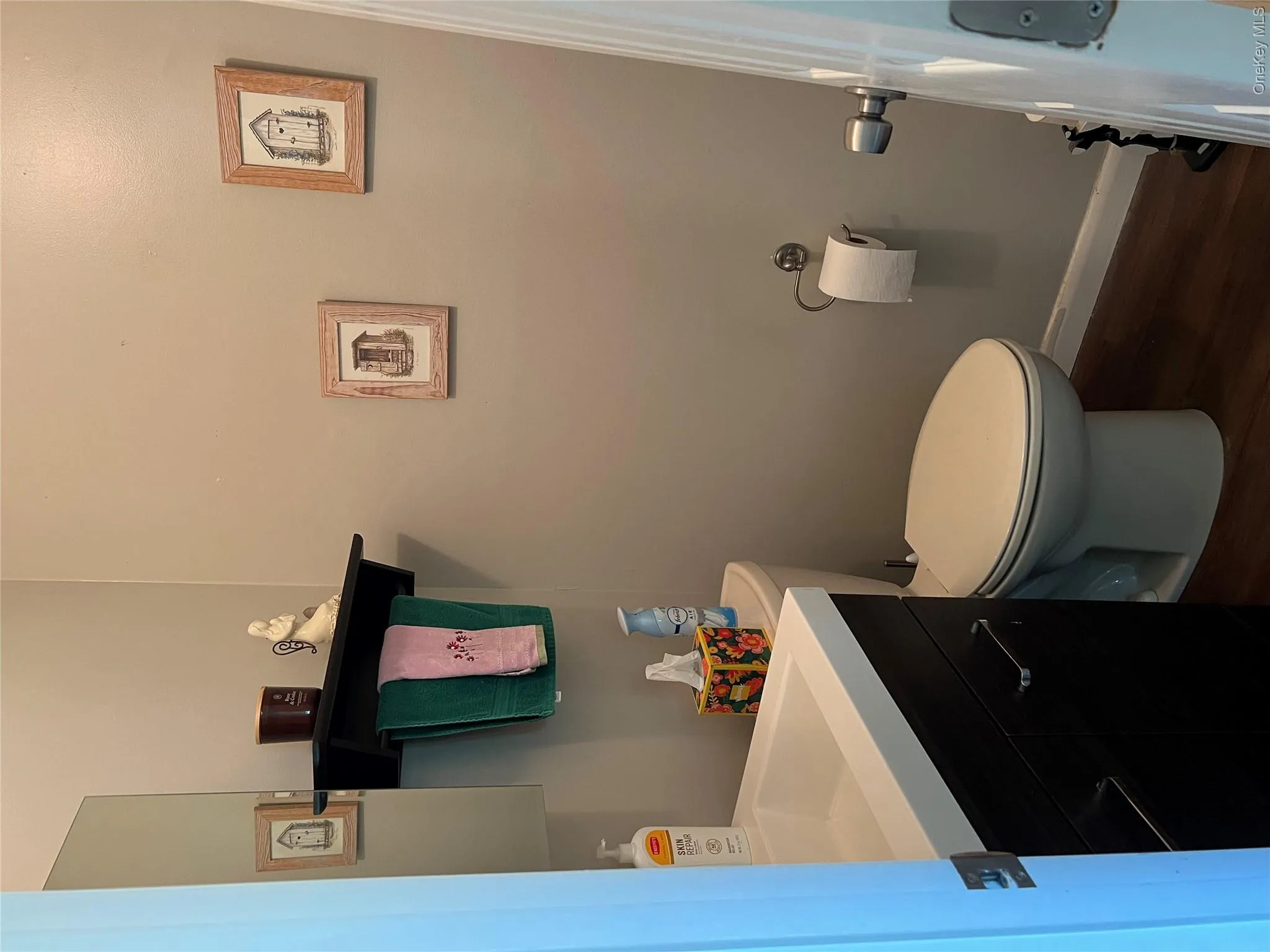 1/2 bath 1/2 bath