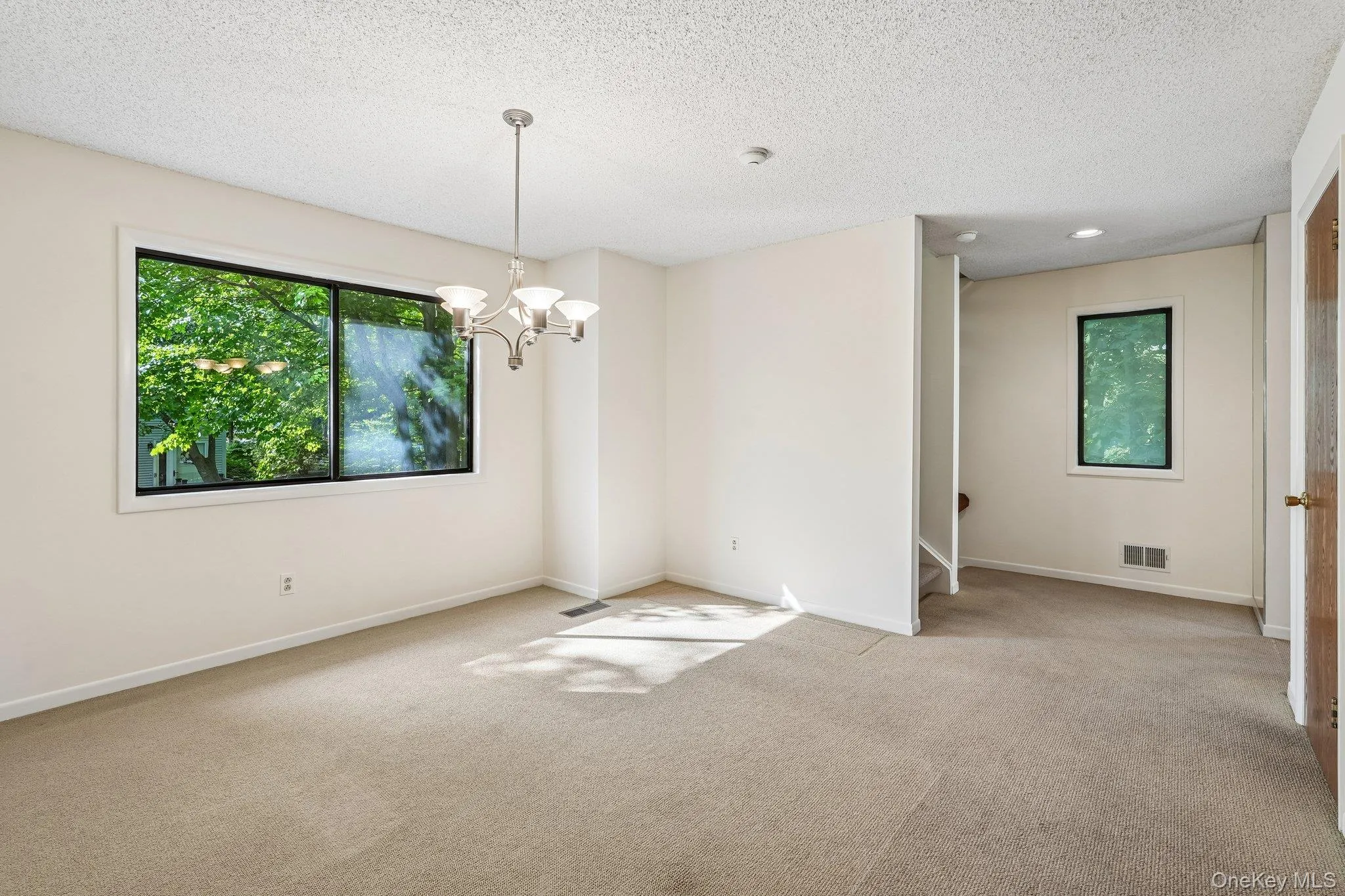 12 Evan Court, Clarkstown, NY, 2 Bedrooms Bedrooms, 6 Rooms Rooms,2 BathroomsBathrooms,Residential,For Rent,Evan,0,1010221 12 Evan Court, Clarkstown, NY, 2 Bedrooms Bedrooms, 6 Rooms Rooms,2 BathroomsBathrooms,Residential,For Rent,Evan,0,1010221