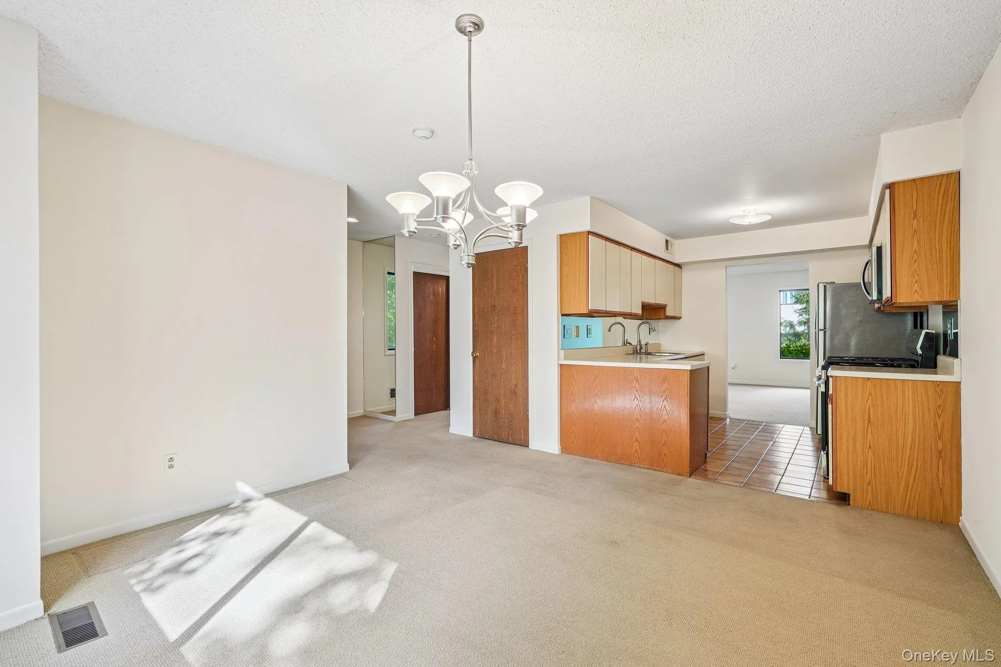 12 Evan Court, Clarkstown, NY, 2 Bedrooms Bedrooms, 6 Rooms Rooms,2 BathroomsBathrooms,Residential,For Rent,Evan,0,1010221 12 Evan Court, Clarkstown, NY, 2 Bedrooms Bedrooms, 6 Rooms Rooms,2 BathroomsBathrooms,Residential,For Rent,Evan,0,1010221