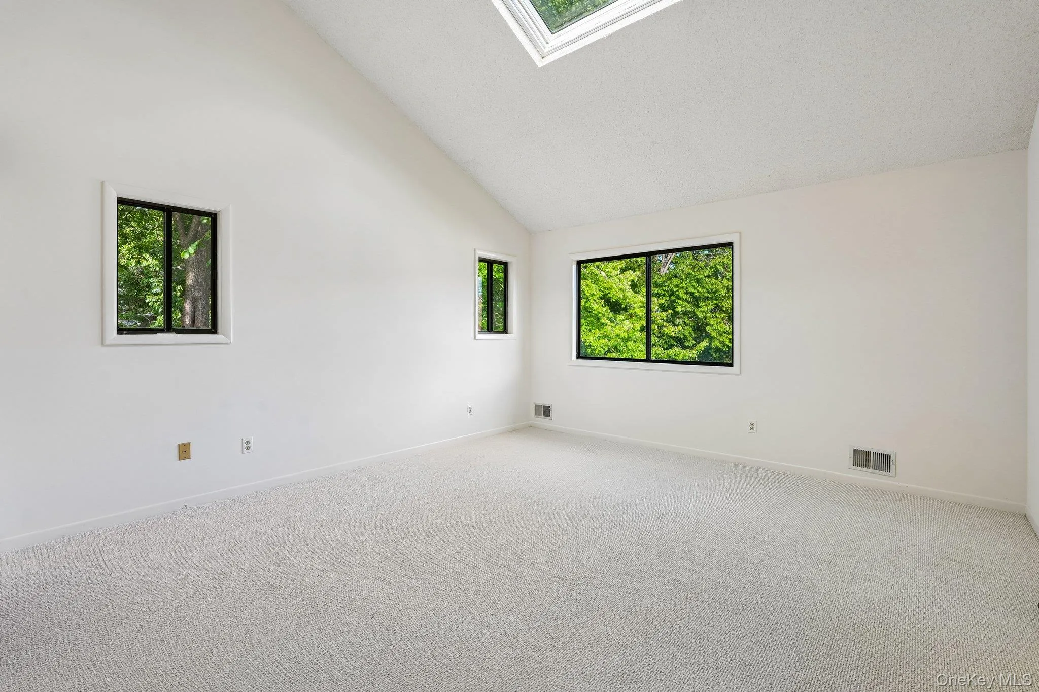 12 Evan Court, Clarkstown, NY, 2 Bedrooms Bedrooms, 6 Rooms Rooms,2 BathroomsBathrooms,Residential,For Rent,Evan,0,1010221 12 Evan Court, Clarkstown, NY, 2 Bedrooms Bedrooms, 6 Rooms Rooms,2 BathroomsBathrooms,Residential,For Rent,Evan,0,1010221