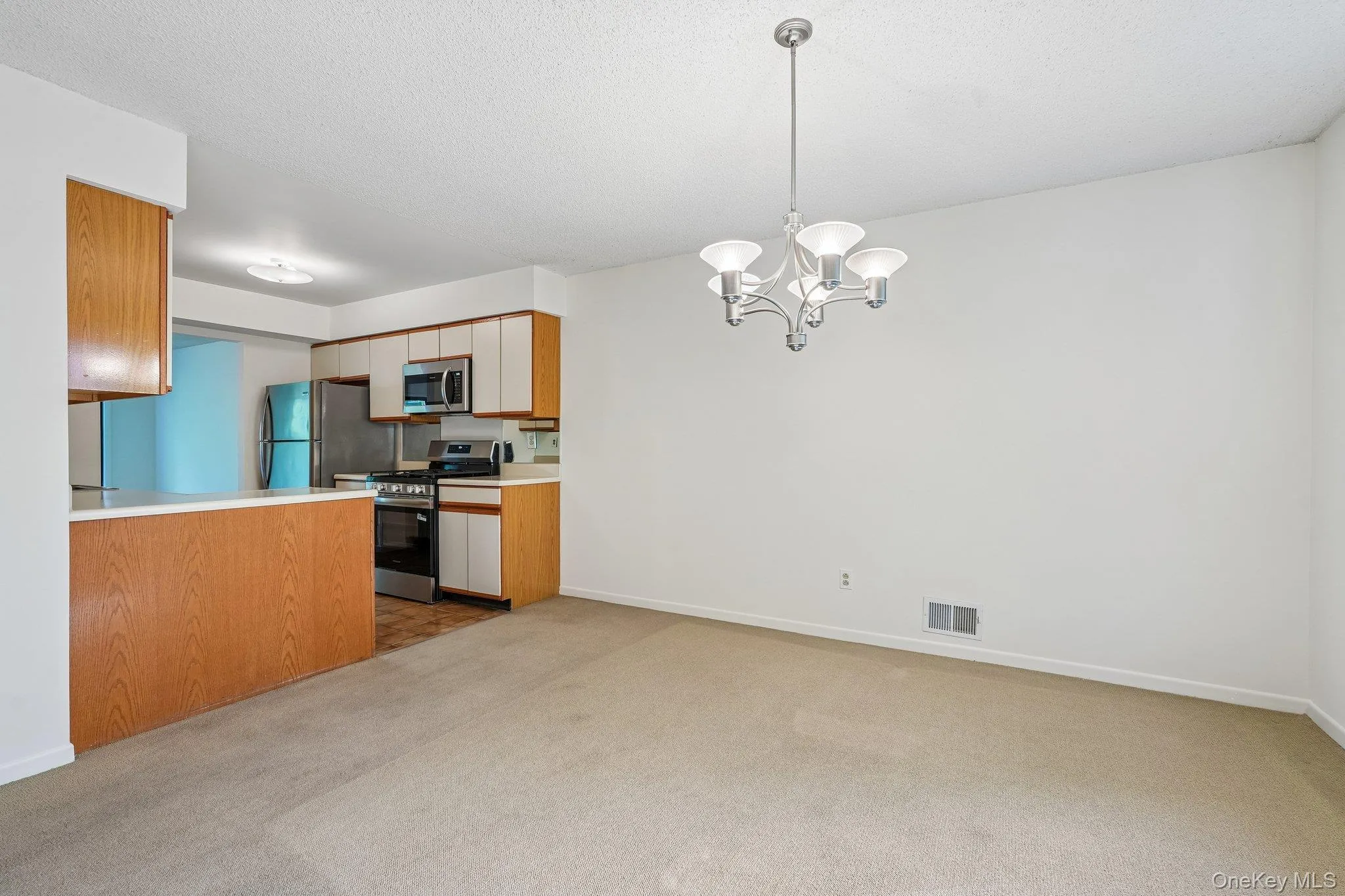 12 Evan Court, Clarkstown, NY, 2 Bedrooms Bedrooms, 6 Rooms Rooms,2 BathroomsBathrooms,Residential,For Rent,Evan,0,1010221 12 Evan Court, Clarkstown, NY, 2 Bedrooms Bedrooms, 6 Rooms Rooms,2 BathroomsBathrooms,Residential,For Rent,Evan,0,1010221