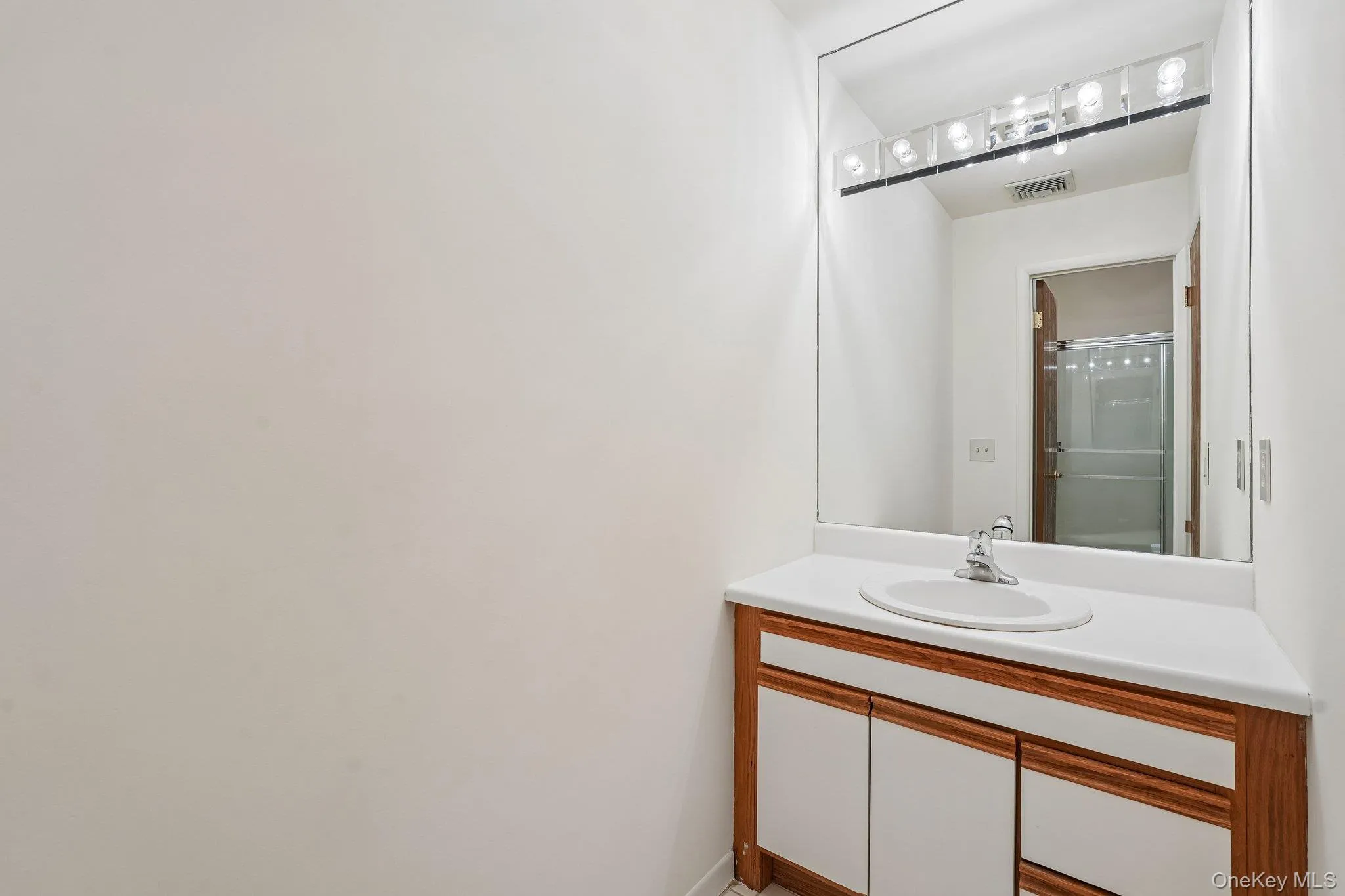 12 Evan Court, Clarkstown, NY, 2 Bedrooms Bedrooms, 6 Rooms Rooms,2 BathroomsBathrooms,Residential,For Rent,Evan,0,1010221 12 Evan Court, Clarkstown, NY, 2 Bedrooms Bedrooms, 6 Rooms Rooms,2 BathroomsBathrooms,Residential,For Rent,Evan,0,1010221