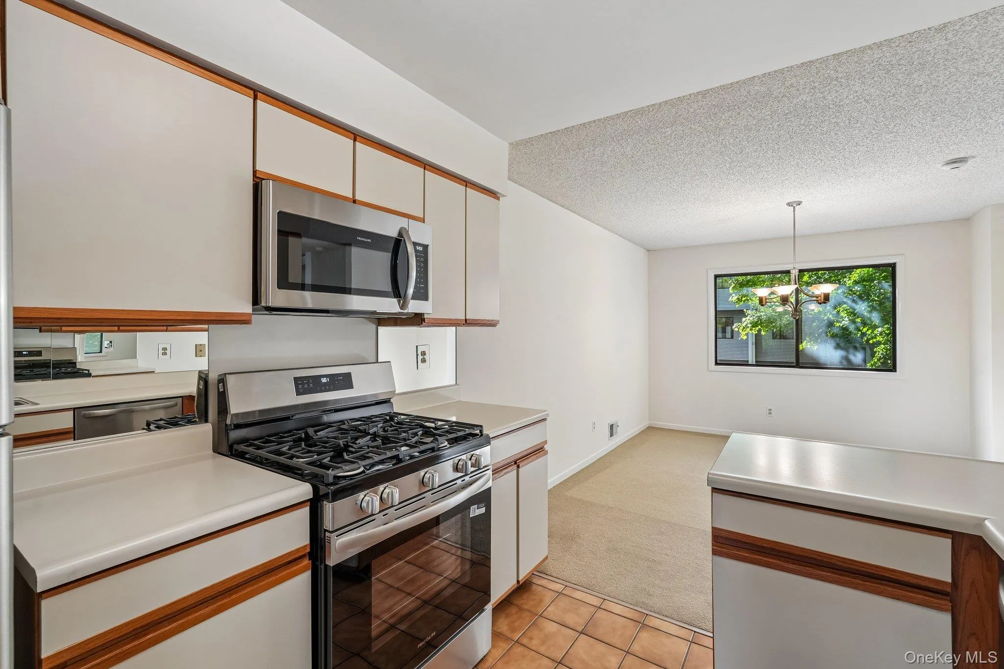 12 Evan Court, Clarkstown, NY, 2 Bedrooms Bedrooms, 6 Rooms Rooms,2 BathroomsBathrooms,Residential,For Rent,Evan,0,1010221 12 Evan Court, Clarkstown, NY, 2 Bedrooms Bedrooms, 6 Rooms Rooms,2 BathroomsBathrooms,Residential,For Rent,Evan,0,1010221
