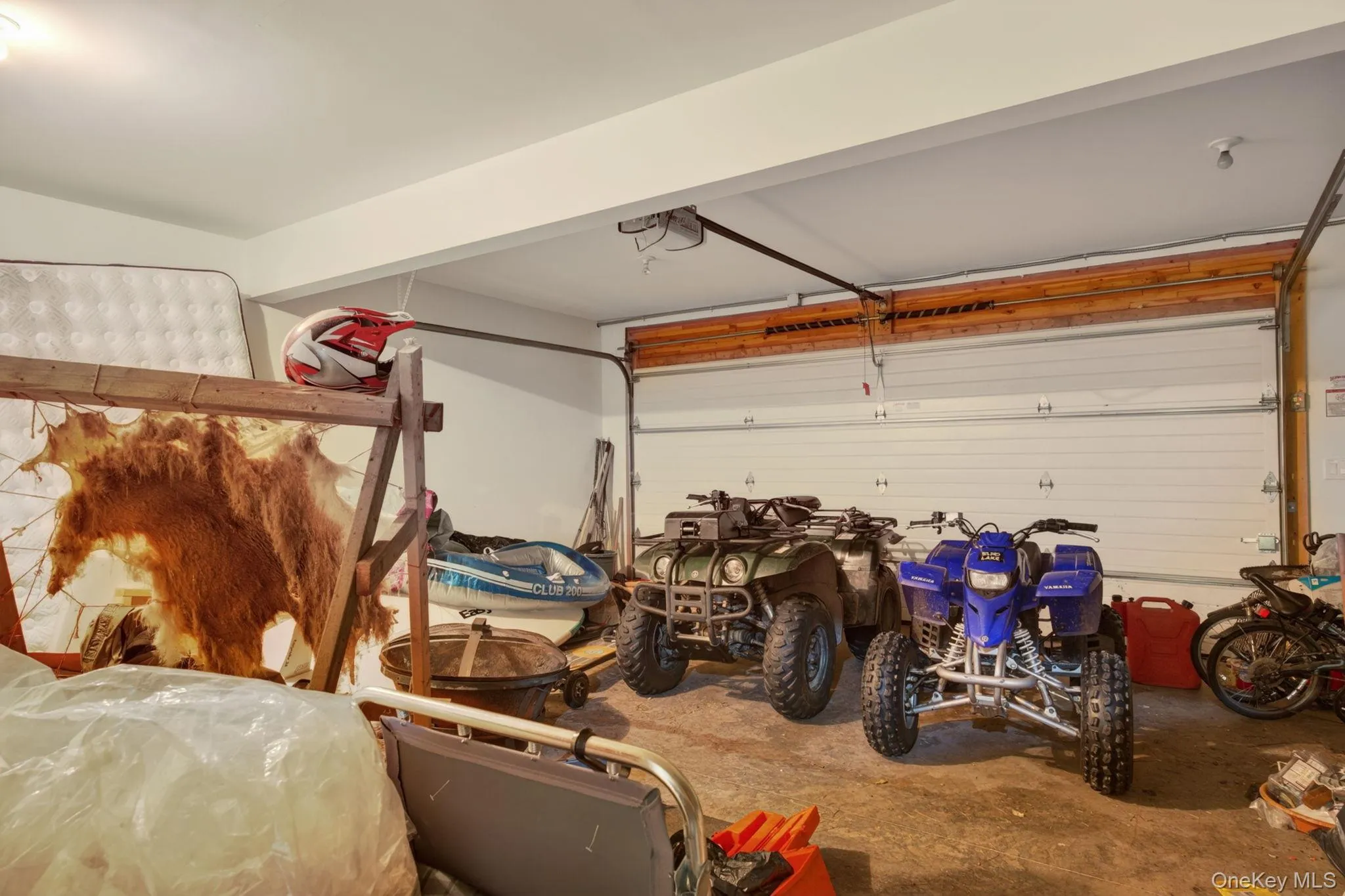 Garage shop lower level for 3 cars Garage shop lower level for 3 cars