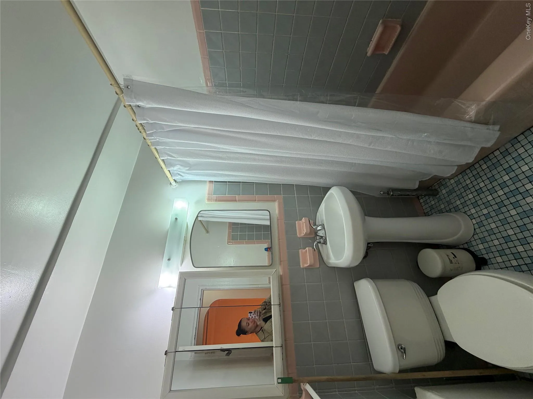 bathroom bathroom