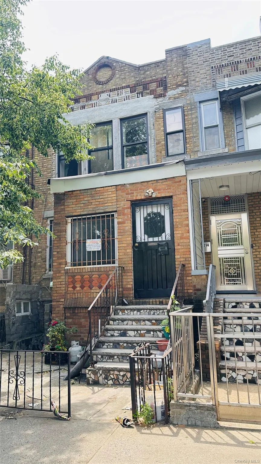258 Forbell Street, New York, NY, 2 Bedrooms Bedrooms, 3 Rooms Rooms,1 BathroomBathrooms,Residential Lease,For Rent,Forbell,0,1010228 258 Forbell Street, New York, NY, 2 Bedrooms Bedrooms, 3 Rooms Rooms,1 BathroomBathrooms,Residential Lease,For Rent,Forbell,0,1010228