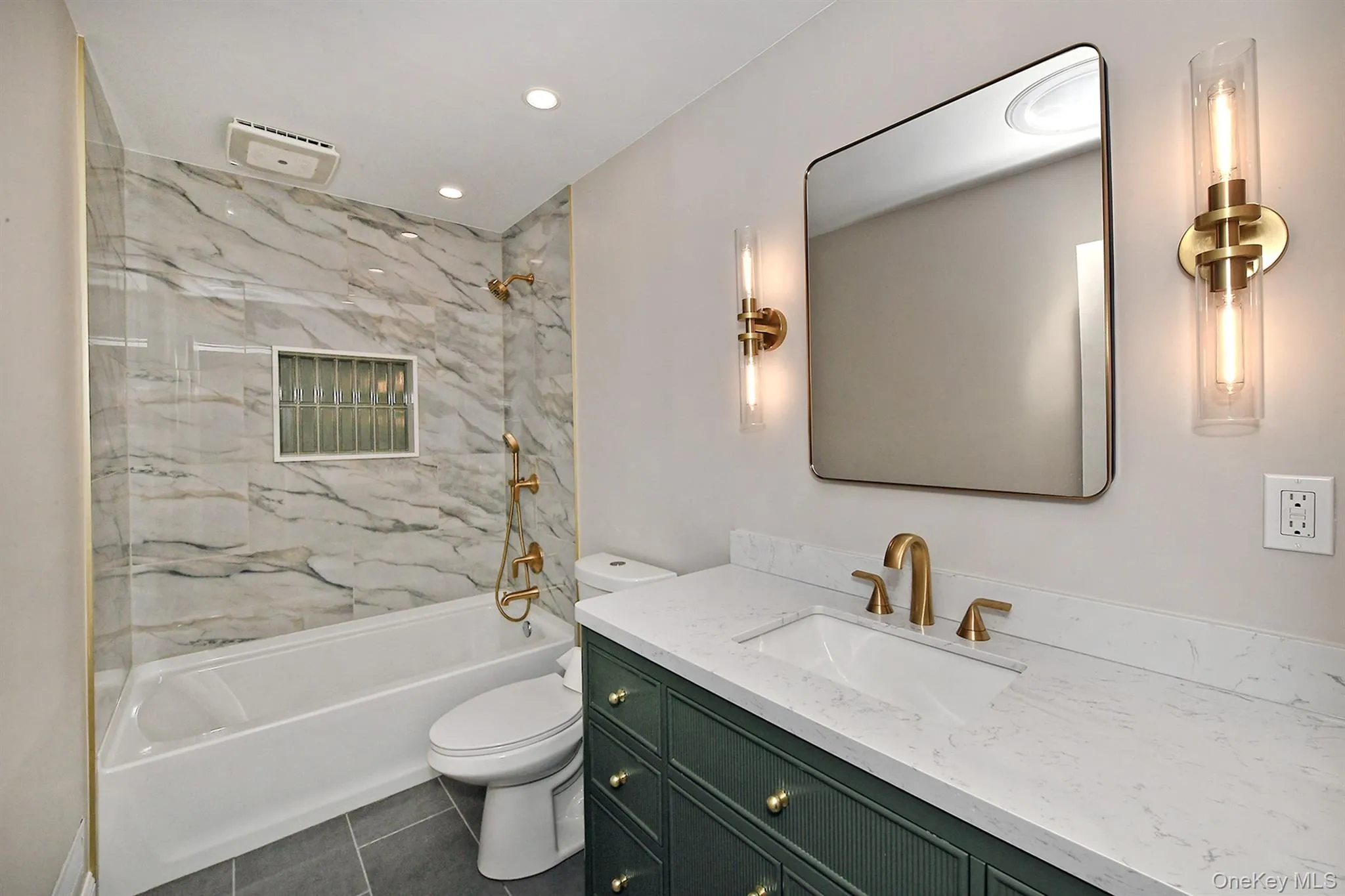 Full Bath Full Bath