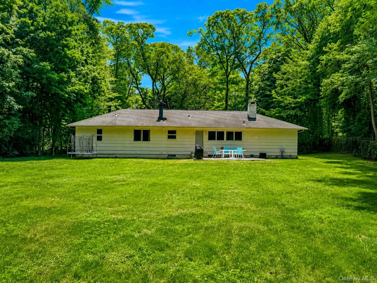 46 Mayfair Drive, Huntington, NY, 3 Bedrooms Bedrooms, 7 Rooms Rooms,1 BathroomBathrooms,Residential,For Rent,Mayfair,0,1010235 46 Mayfair Drive, Huntington, NY, 3 Bedrooms Bedrooms, 7 Rooms Rooms,1 BathroomBathrooms,Residential,For Rent,Mayfair,0,1010235