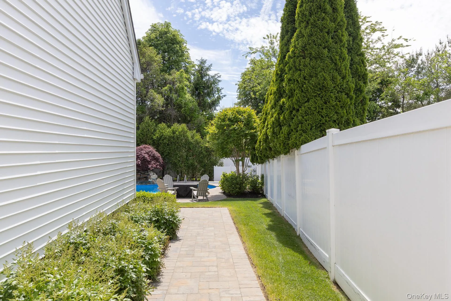 11 Coventry Lane, Smithtown, NY, 4 Bedrooms Bedrooms, 8 Rooms Rooms,2 BathroomsBathrooms,Residential,For Rent,Coventry,0,1010236 11 Coventry Lane, Smithtown, NY, 4 Bedrooms Bedrooms, 8 Rooms Rooms,2 BathroomsBathrooms,Residential,For Rent,Coventry,0,1010236