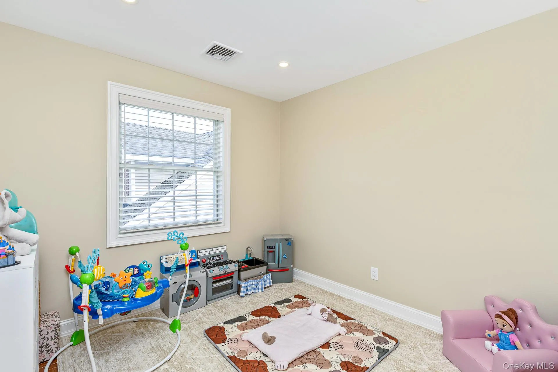 11 Coventry Lane, Smithtown, NY, 4 Bedrooms Bedrooms, 8 Rooms Rooms,2 BathroomsBathrooms,Residential,For Rent,Coventry,0,1010236 11 Coventry Lane, Smithtown, NY, 4 Bedrooms Bedrooms, 8 Rooms Rooms,2 BathroomsBathrooms,Residential,For Rent,Coventry,0,1010236