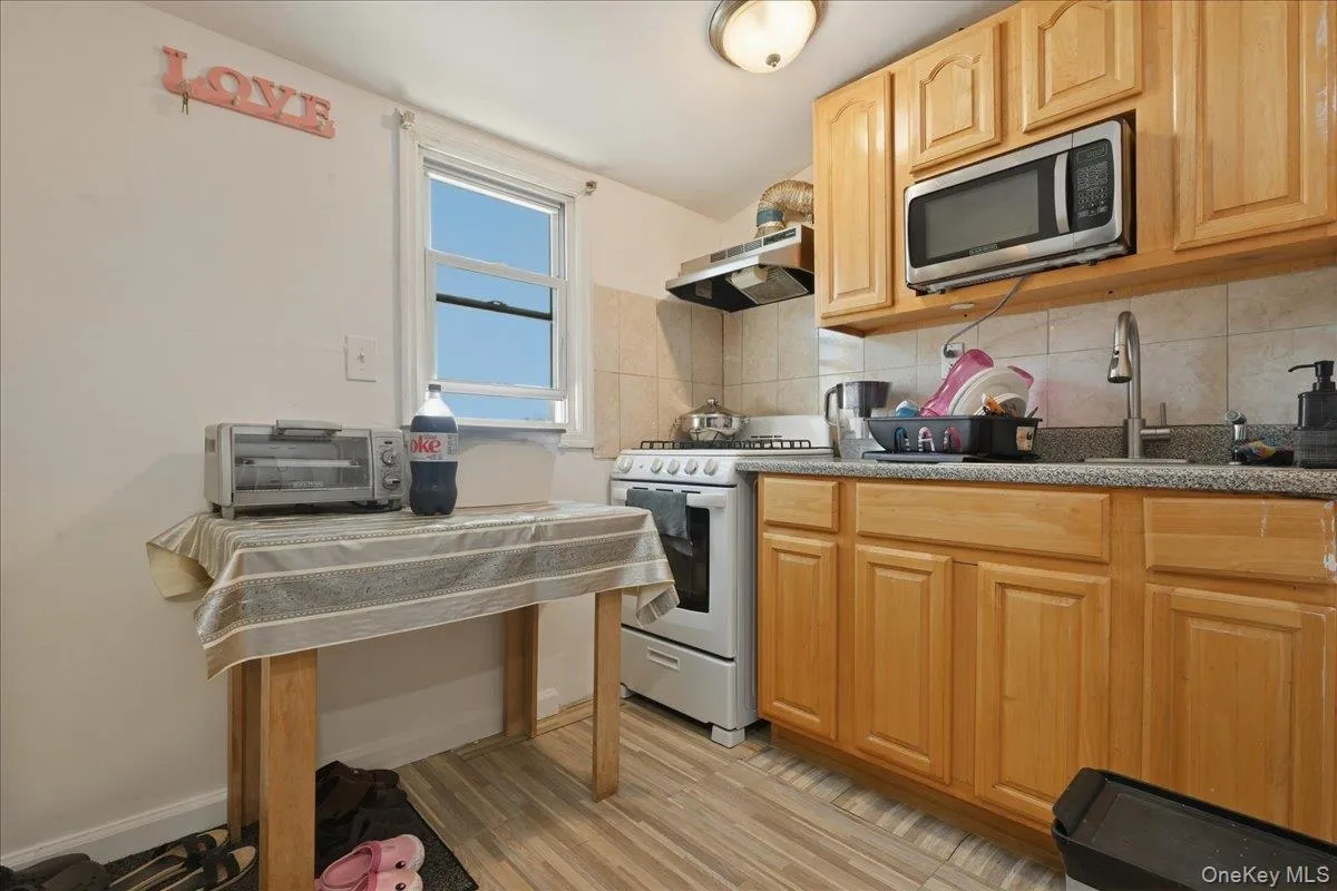 79 Wellington Road, Hempstead, NY, 3 Bedrooms Bedrooms, 8 Rooms Rooms,3 BathroomsBathrooms,Residential,For Rent,Wellington,0,1010238 79 Wellington Road, Hempstead, NY, 3 Bedrooms Bedrooms, 8 Rooms Rooms,3 BathroomsBathrooms,Residential,For Rent,Wellington,0,1010238