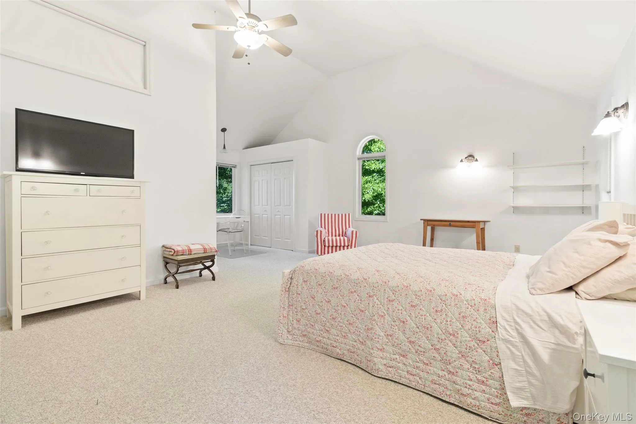 Dramatic oversized bedroom with cathedral ceiling on the first floor Dramatic oversized bedroom with cathedral ceiling on the first floor