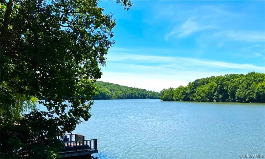 Dramatic lake views Dramatic lake views