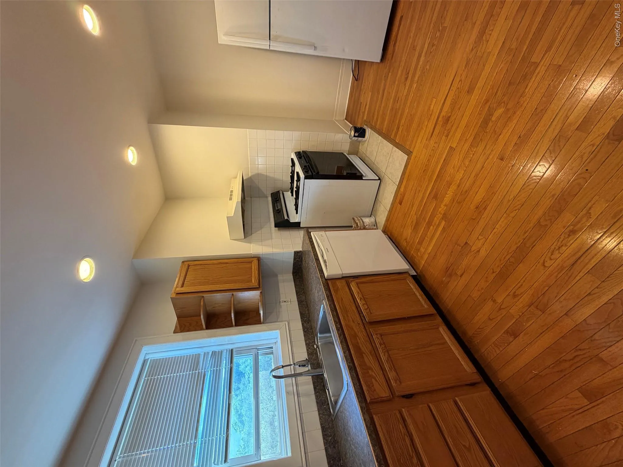 837 White Plains Road, Scarsdale, NY, 2 Bedrooms Bedrooms, 4 Rooms Rooms,1 BathroomBathrooms,Residential Lease,For Rent,White Plains,0,1010244 837 White Plains Road, Scarsdale, NY, 2 Bedrooms Bedrooms, 4 Rooms Rooms,1 BathroomBathrooms,Residential Lease,For Rent,White Plains,0,1010244