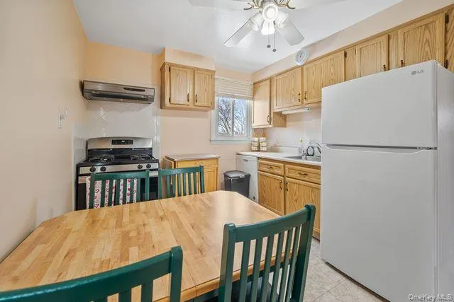 64 Kathwood Road, Yonkers, NY, 3 Bedrooms Bedrooms, 6 Rooms Rooms,1 BathroomBathrooms,Residential,For Rent,Kathwood,0,1010247 64 Kathwood Road, Yonkers, NY, 3 Bedrooms Bedrooms, 6 Rooms Rooms,1 BathroomBathrooms,Residential,For Rent,Kathwood,0,1010247