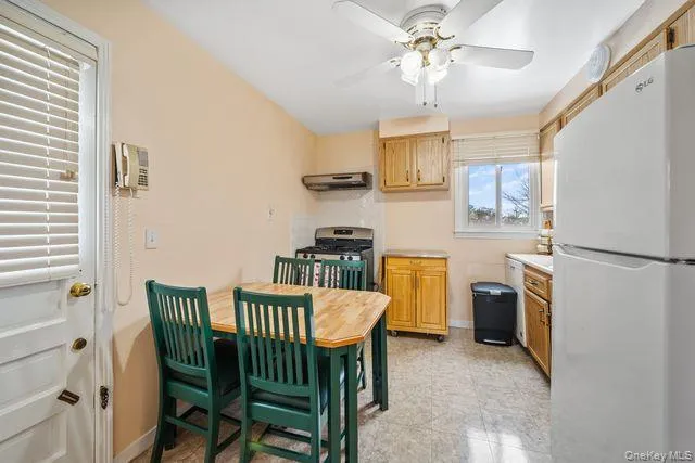 64 Kathwood Road, Yonkers, NY, 3 Bedrooms Bedrooms, 6 Rooms Rooms,1 BathroomBathrooms,Residential,For Rent,Kathwood,0,1010247 64 Kathwood Road, Yonkers, NY, 3 Bedrooms Bedrooms, 6 Rooms Rooms,1 BathroomBathrooms,Residential,For Rent,Kathwood,0,1010247