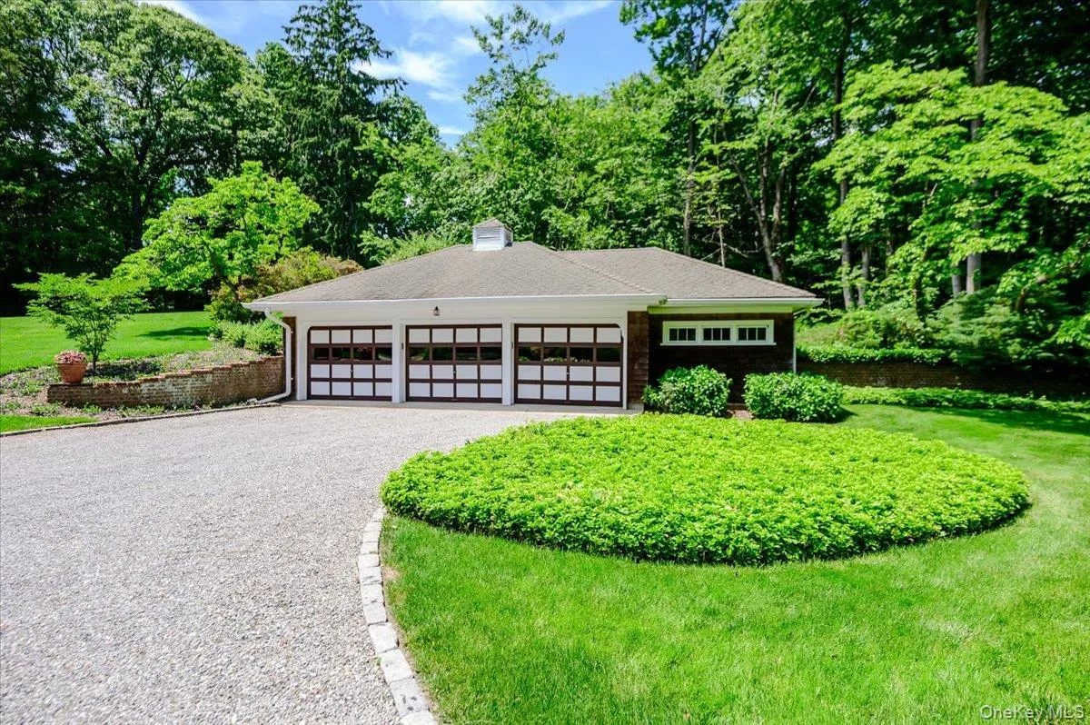 3-Car Detached Garage w/separate bay for workshop 3-Car Detached Garage w/separate bay for workshop