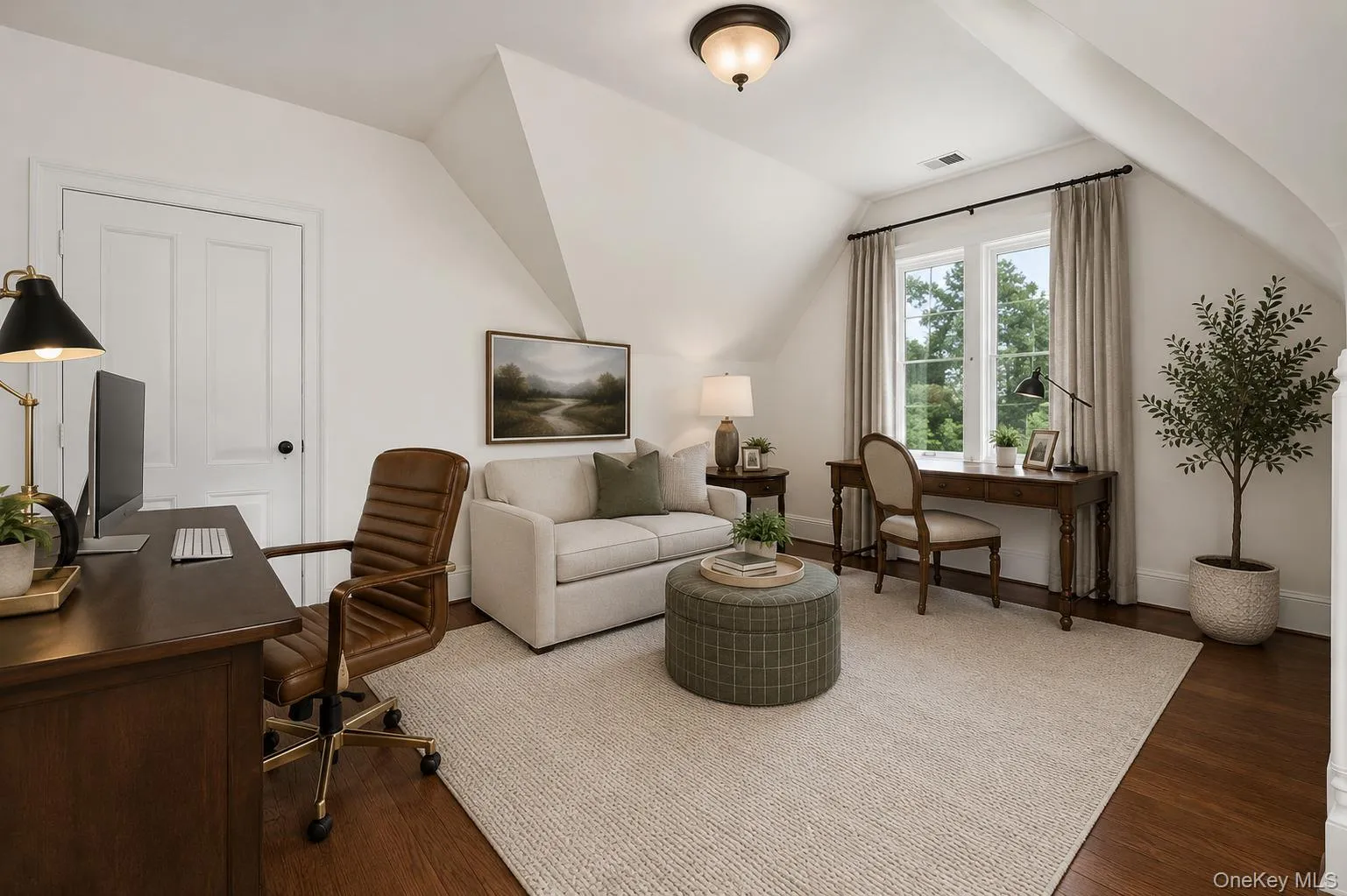 Staged-Office/Bedroom Staged-Office/Bedroom
