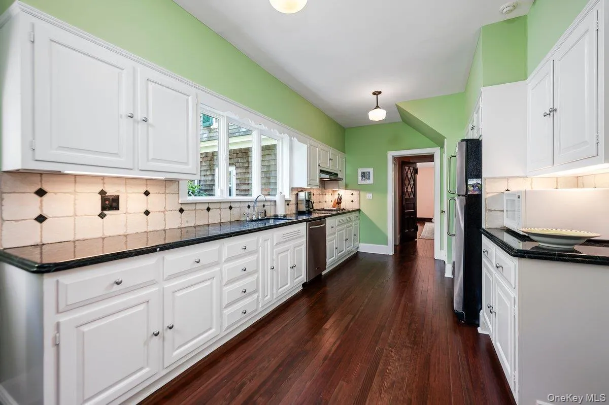 Kitchen accessed by side porch and opens to butler's pantry Kitchen accessed by side porch and opens to butler's pantry