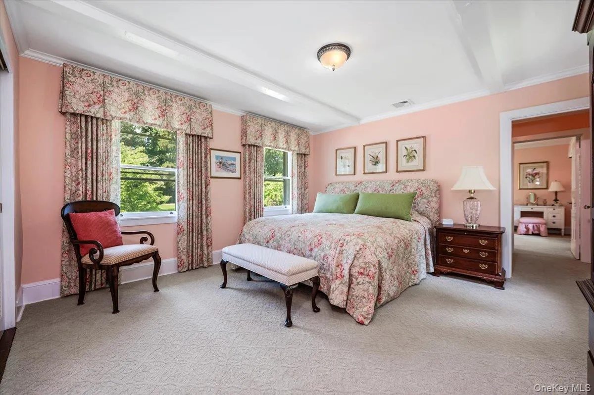 Bedroom w/large closet, kitchenette and sitting room w/full bath Bedroom w/large closet, kitchenette and sitting room w/full bath