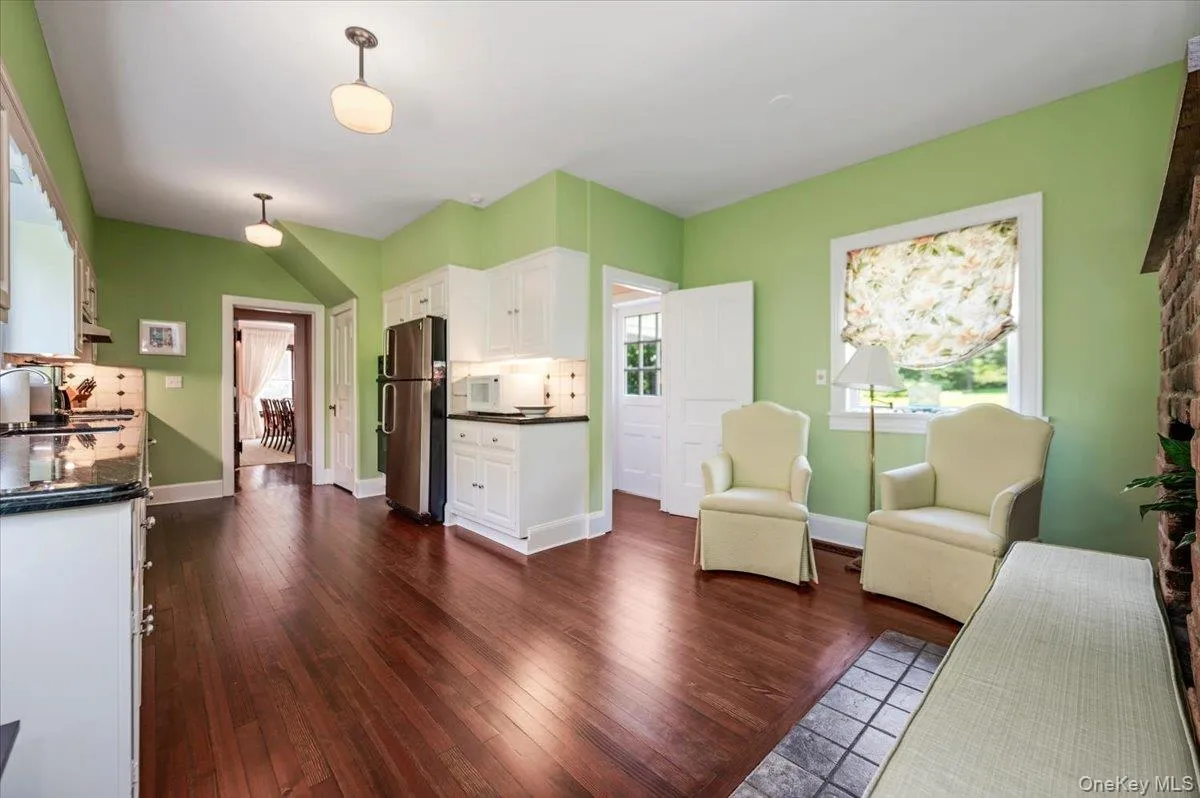 Dining/sitting area w/access to back staircase Dining/sitting area w/access to back staircase