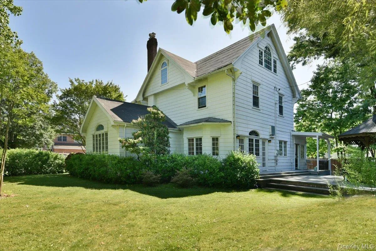 9 Nassau Drive, North Hempstead, NY, 5 Bedrooms Bedrooms, 11 Rooms Rooms,3 BathroomsBathrooms,Residential,For Rent,Nassau,0,1010256 9 Nassau Drive, North Hempstead, NY, 5 Bedrooms Bedrooms, 11 Rooms Rooms,3 BathroomsBathrooms,Residential,For Rent,Nassau,0,1010256