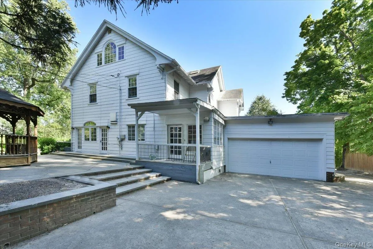 9 Nassau Drive, North Hempstead, NY, 5 Bedrooms Bedrooms, 11 Rooms Rooms,3 BathroomsBathrooms,Residential,For Rent,Nassau,0,1010256 9 Nassau Drive, North Hempstead, NY, 5 Bedrooms Bedrooms, 11 Rooms Rooms,3 BathroomsBathrooms,Residential,For Rent,Nassau,0,1010256