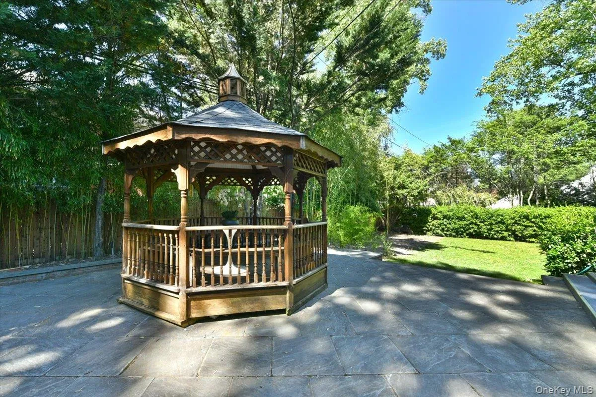 9 Nassau Drive, North Hempstead, NY, 5 Bedrooms Bedrooms, 11 Rooms Rooms,3 BathroomsBathrooms,Residential,For Rent,Nassau,0,1010256 9 Nassau Drive, North Hempstead, NY, 5 Bedrooms Bedrooms, 11 Rooms Rooms,3 BathroomsBathrooms,Residential,For Rent,Nassau,0,1010256