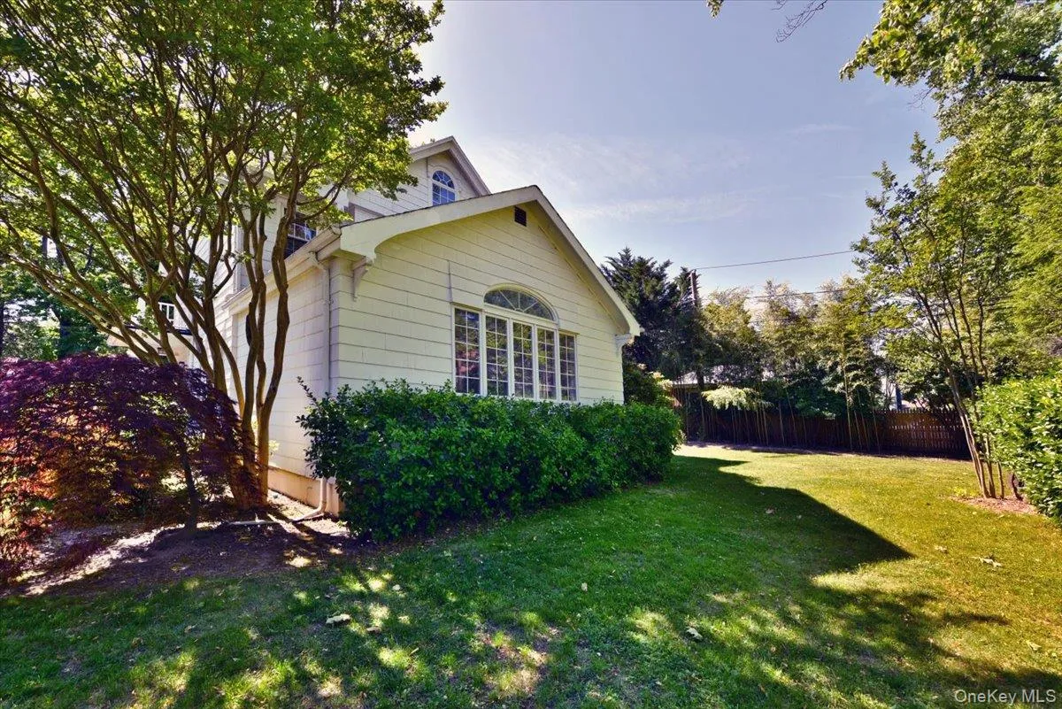9 Nassau Drive, North Hempstead, NY, 5 Bedrooms Bedrooms, 11 Rooms Rooms,3 BathroomsBathrooms,Residential,For Rent,Nassau,0,1010256 9 Nassau Drive, North Hempstead, NY, 5 Bedrooms Bedrooms, 11 Rooms Rooms,3 BathroomsBathrooms,Residential,For Rent,Nassau,0,1010256