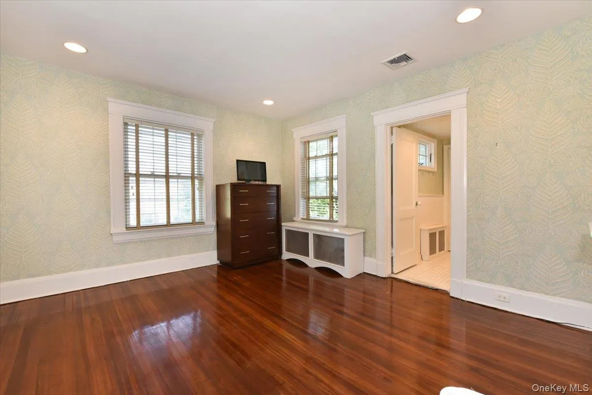 9 Nassau Drive, North Hempstead, NY, 5 Bedrooms Bedrooms, 11 Rooms Rooms,3 BathroomsBathrooms,Residential,For Rent,Nassau,0,1010256 9 Nassau Drive, North Hempstead, NY, 5 Bedrooms Bedrooms, 11 Rooms Rooms,3 BathroomsBathrooms,Residential,For Rent,Nassau,0,1010256
