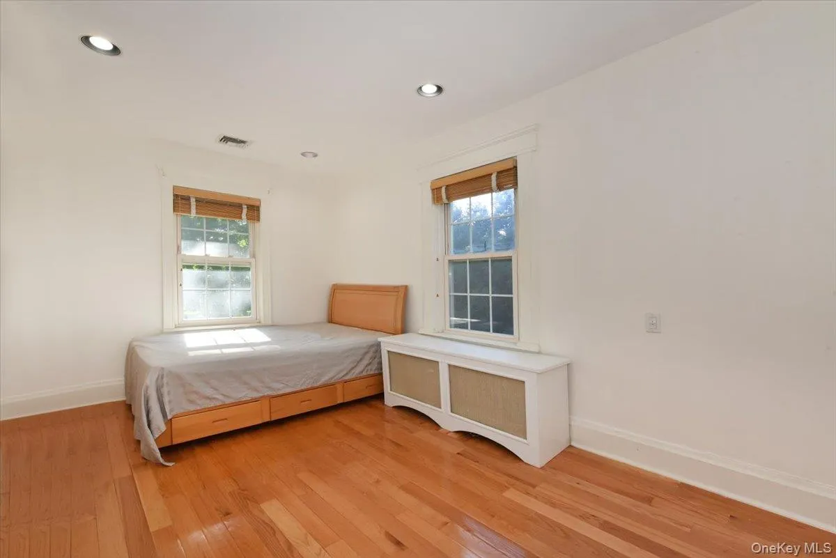 9 Nassau Drive, North Hempstead, NY, 5 Bedrooms Bedrooms, 11 Rooms Rooms,3 BathroomsBathrooms,Residential,For Rent,Nassau,0,1010256 9 Nassau Drive, North Hempstead, NY, 5 Bedrooms Bedrooms, 11 Rooms Rooms,3 BathroomsBathrooms,Residential,For Rent,Nassau,0,1010256