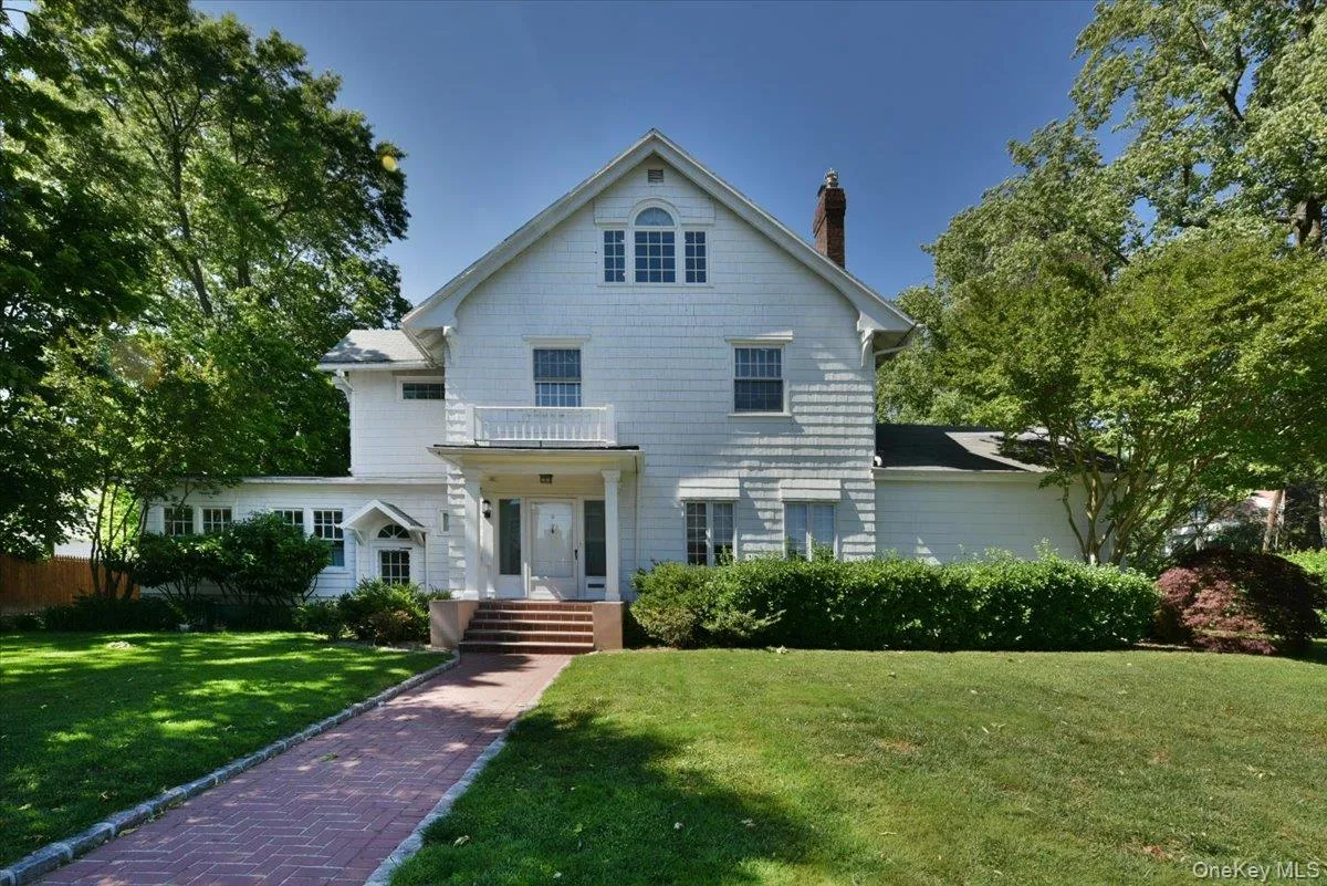 9 Nassau Drive, North Hempstead, NY, 5 Bedrooms Bedrooms, 11 Rooms Rooms,3 BathroomsBathrooms,Residential,For Rent,Nassau,0,1010256 9 Nassau Drive, North Hempstead, NY, 5 Bedrooms Bedrooms, 11 Rooms Rooms,3 BathroomsBathrooms,Residential,For Rent,Nassau,0,1010256