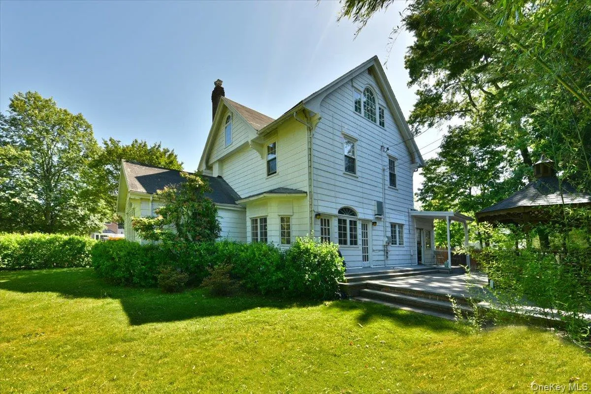9 Nassau Drive, North Hempstead, NY, 5 Bedrooms Bedrooms, 11 Rooms Rooms,3 BathroomsBathrooms,Residential,For Rent,Nassau,0,1010256 9 Nassau Drive, North Hempstead, NY, 5 Bedrooms Bedrooms, 11 Rooms Rooms,3 BathroomsBathrooms,Residential,For Rent,Nassau,0,1010256
